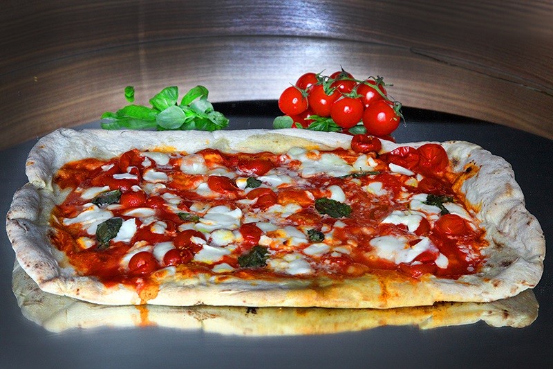 prodotti_tipici_campani_pastificio_base_pizza_e_panuozzo_salerno_la_casina_base_pizza_al_taglio_italyeatfood