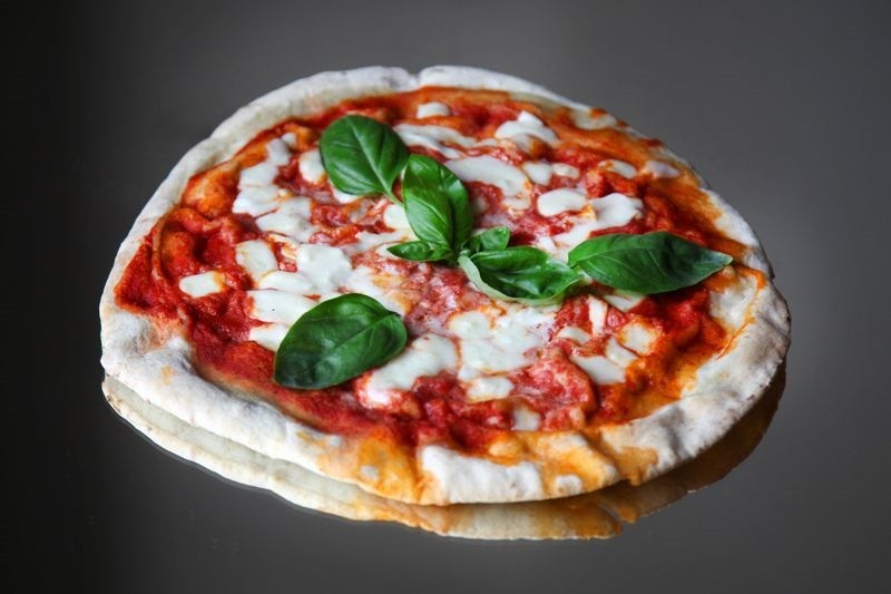 prodotti_tipici_campani_pastificio_base_pizza_e_panuozzo_salerno_la_casina_pizza_pronta_italyeatfood